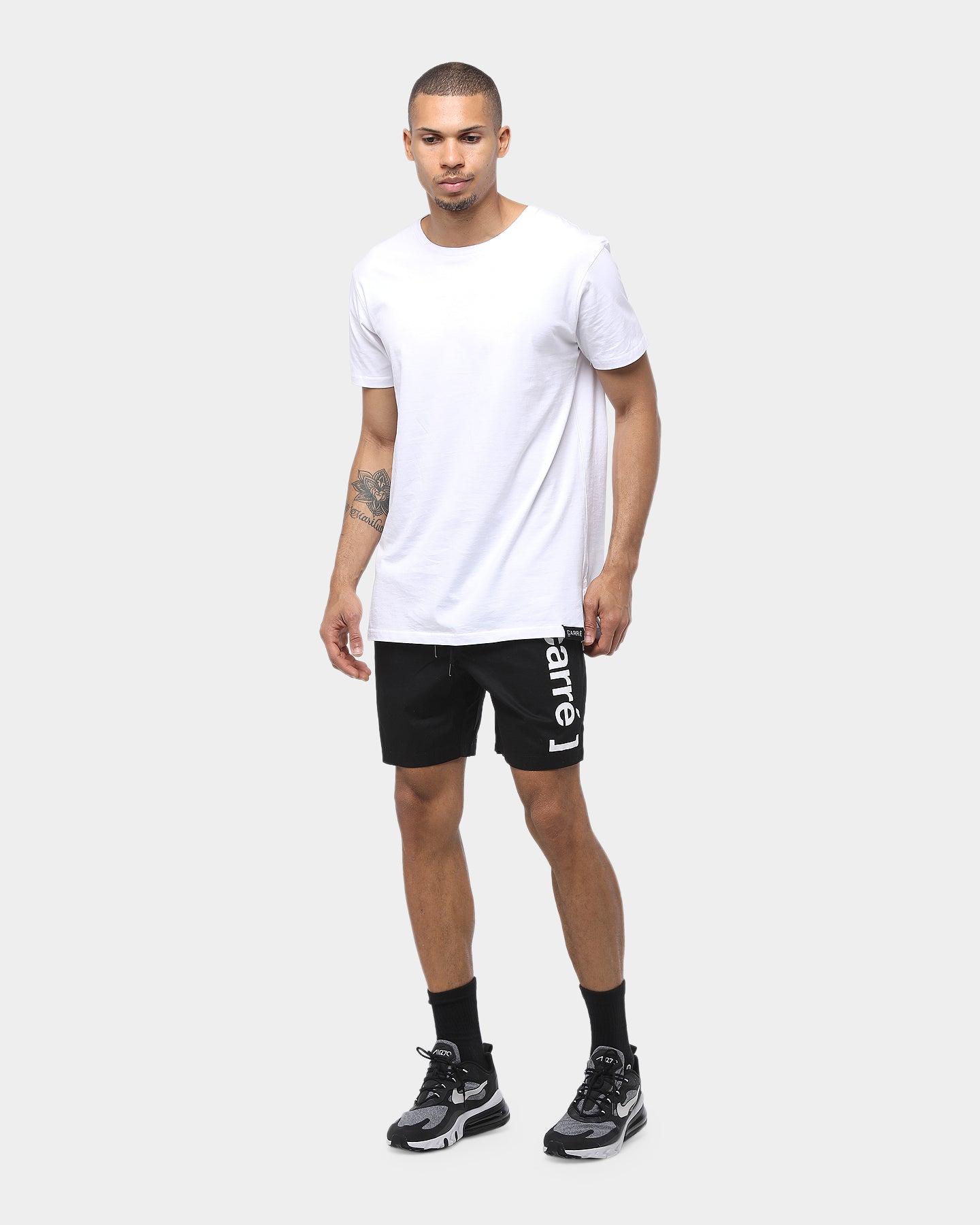 Carré Informed Essentiel Short Black