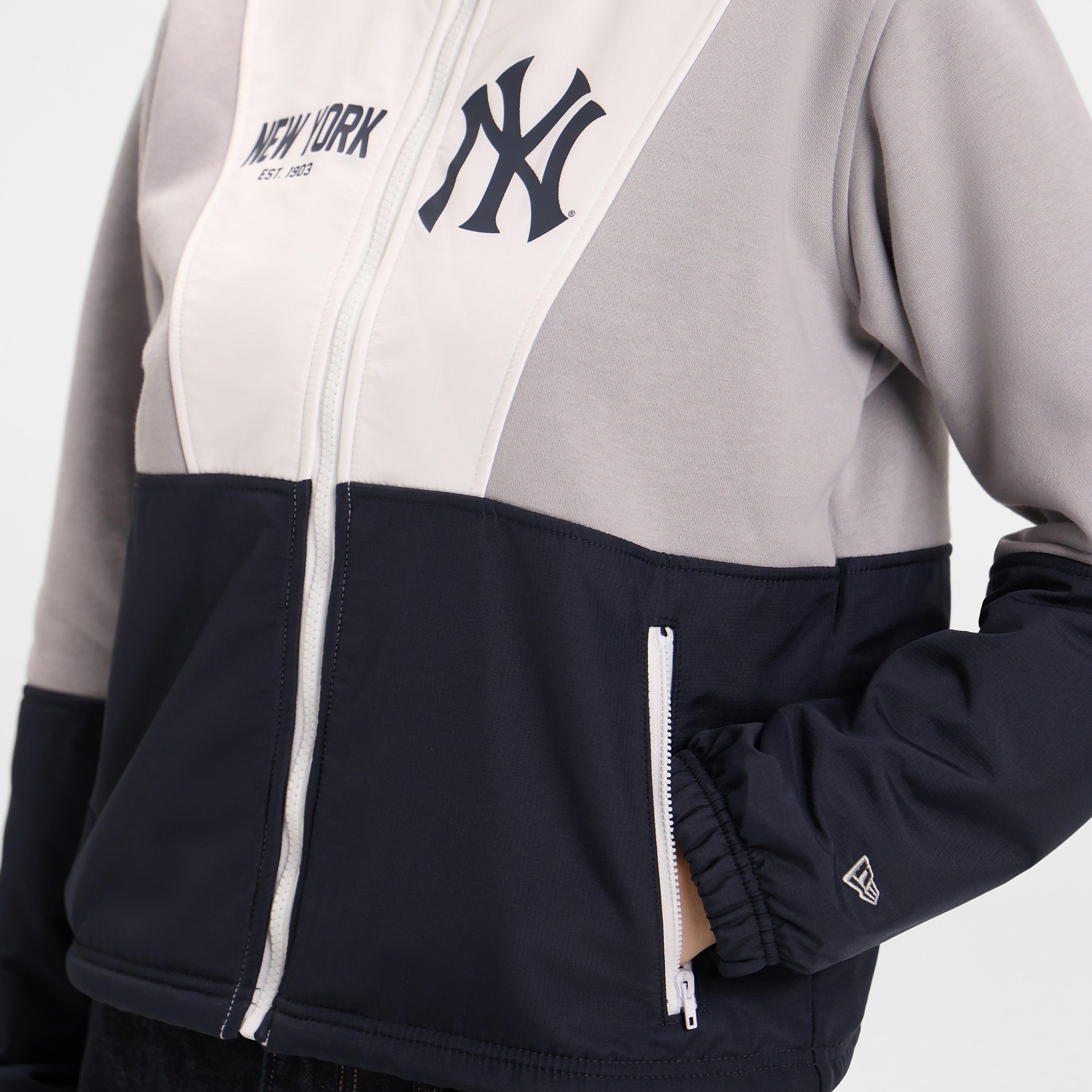 Atlanta Braves Leisure Women's Full-Zip Sweatshirt